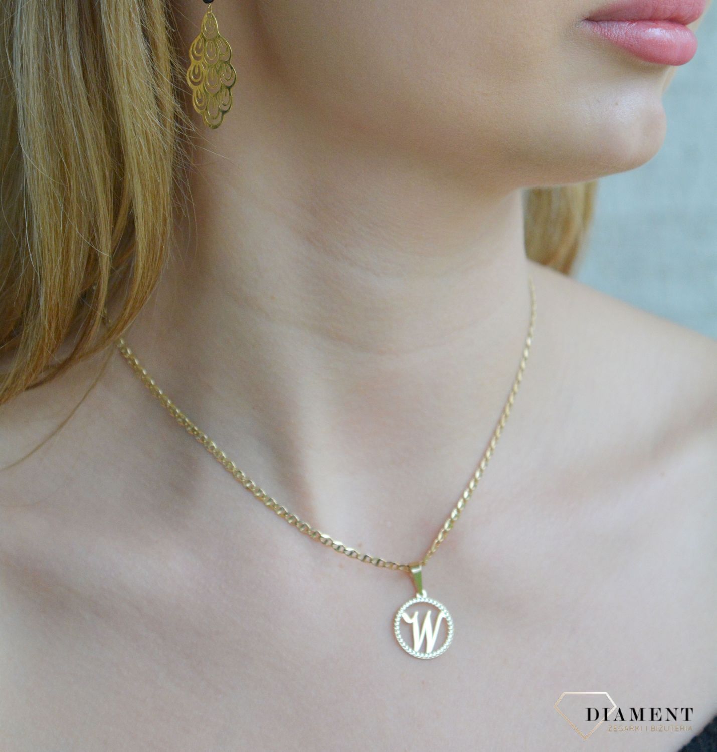 Złota zawieszka damska 585 literka W w kółku ZA 5631W.jpg